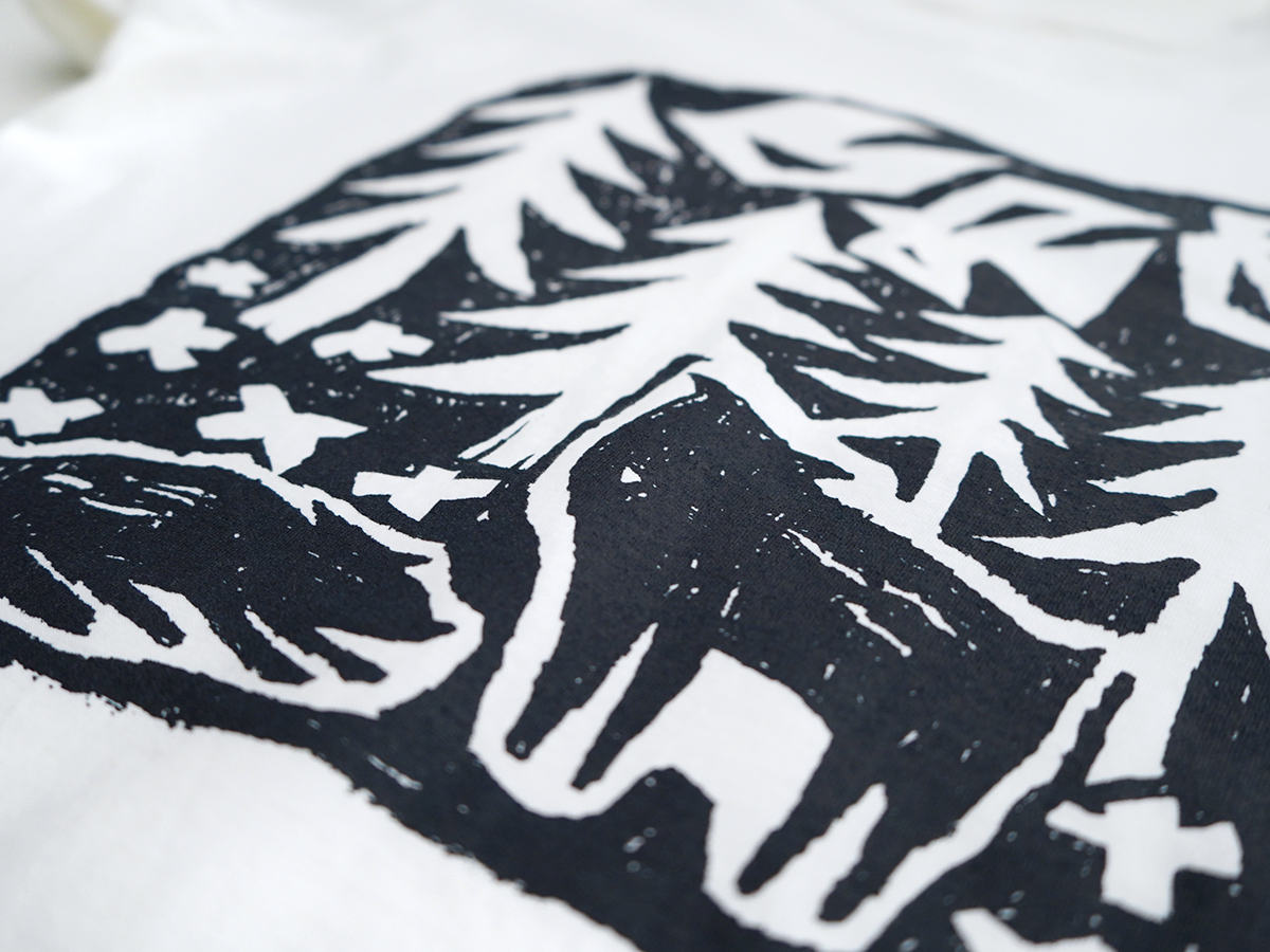 【kamoshika】Women’s T-shirt